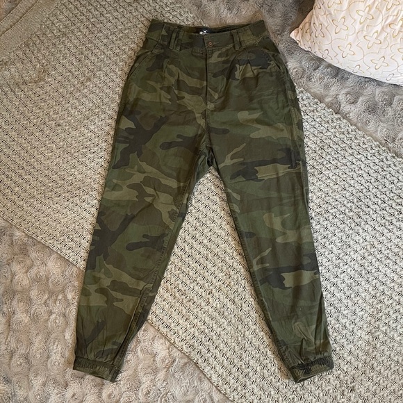 Camo Ultra-High Rise Joggers - Picture 2 of 7